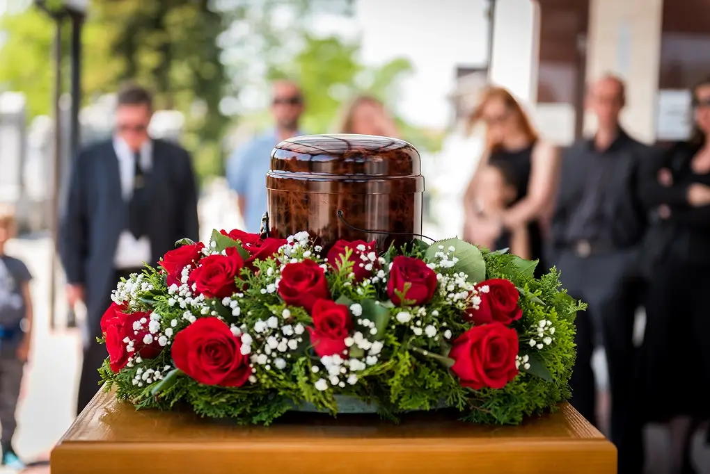 Family meeting with compassionate cremation counselor in Laguna Niguel, CA.
